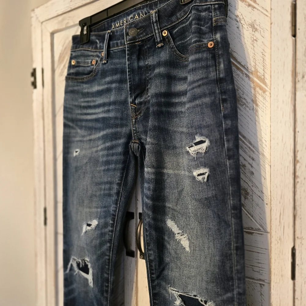 American Eagle Outfitters Men's Distressed Blue Jeans